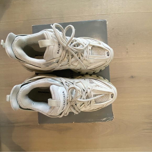 Track shoes - Picture 1 of 6